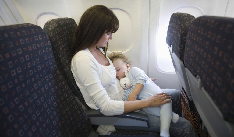 Bebekle uçak yolculuğu zor değil!